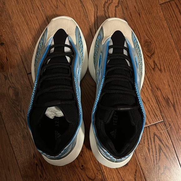 Adidas Yeezy 700 Arzareth US 10 - Picture 4 of 5